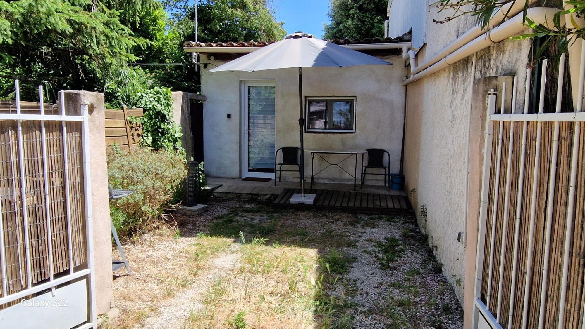 Le Studio Remcam Saint-Mitre-les-Remparts Exterior foto