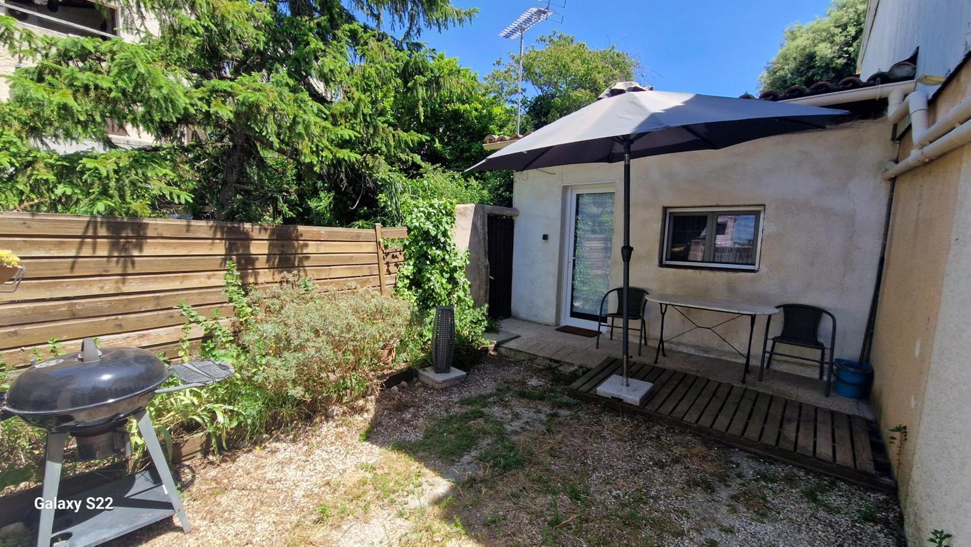 Le Studio Remcam Saint-Mitre-les-Remparts Exterior foto